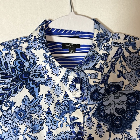 Talbots size 8P, fitted button down non iron long sleeve shirt - Picture 2 of 11